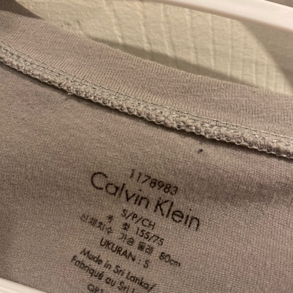 Calvin Klein Tee shirt - Picture 3 of 3